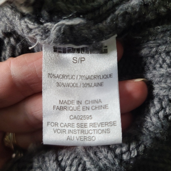 Gray, Black and White Sweater. Size S - Picture 5 of 5